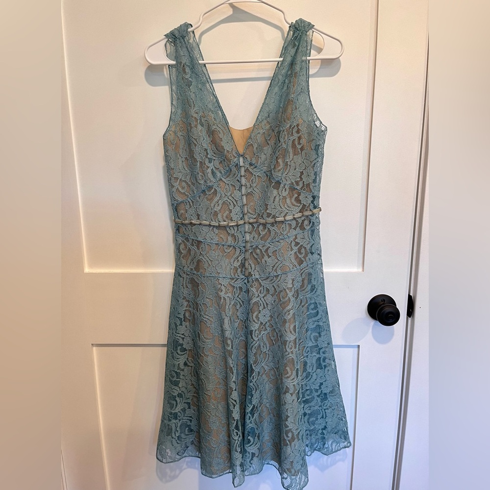 VERA WANG Lavender Label Seafoam Lace Beaded Dress: size 2 NWOT